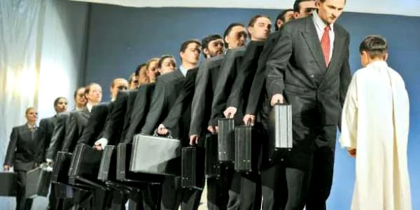  Imagine din „Călătoriile lui Gulliver“, montarea lui Silviu Purcărete  
