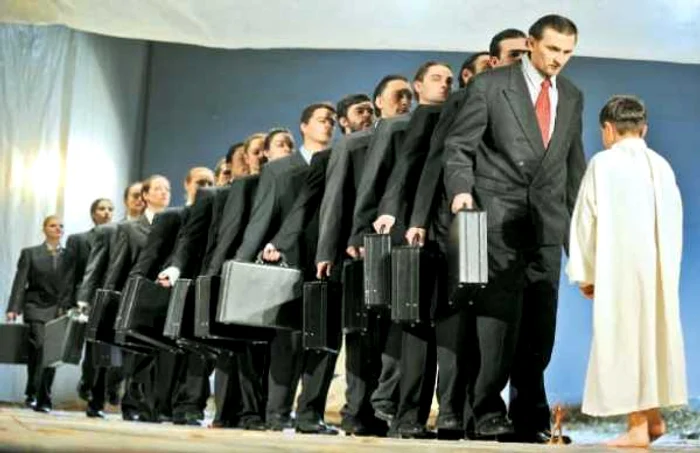 Imagine din „Călătoriile lui Gulliver“, montarea lui Silviu Purcărete