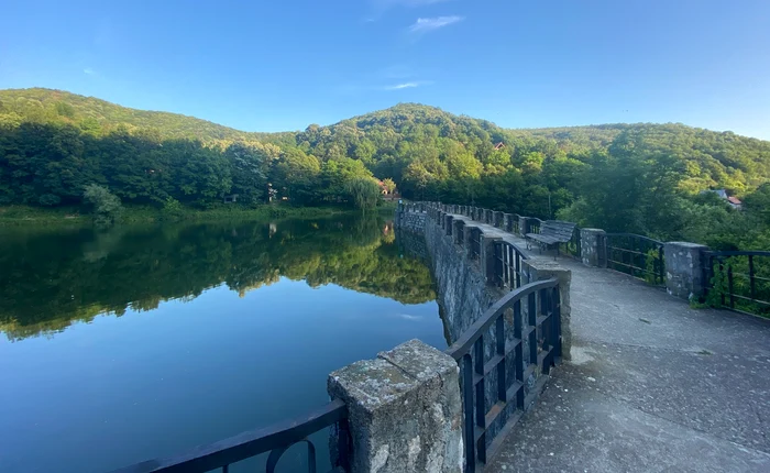 Lacul din Oravița. Foto: Lacul Mare Oravița, Caraș-Severin, Facebook.