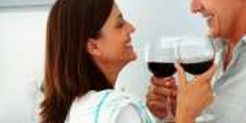 Consumul de alcool poate scădea riscul de a muri cu 35% în următorii zece ani de la infarct