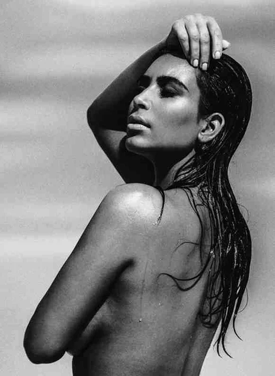 
    Fanii lui Kim au fost foarte încântați de imaginile sexy cu eaFoto: Instagram/Kim Kardashian  