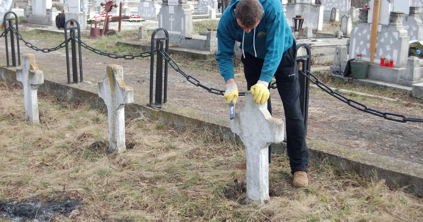 Locurile de veci din cele 15 cimitire bucureştene vor fi arhivate electronic pentru 1,5 milioane de euro     Foto Adevărul