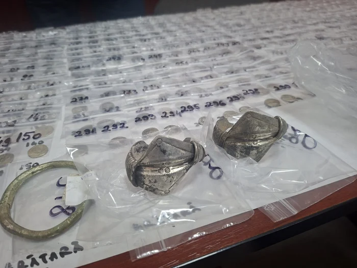 Brățări traco-egeene din secolul I îHR FOTO Cosmin Zamfirache