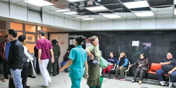 Mulţi oameni ajung la spital  la sfârşit de săptămână,  când medicii sunt prea puţini  