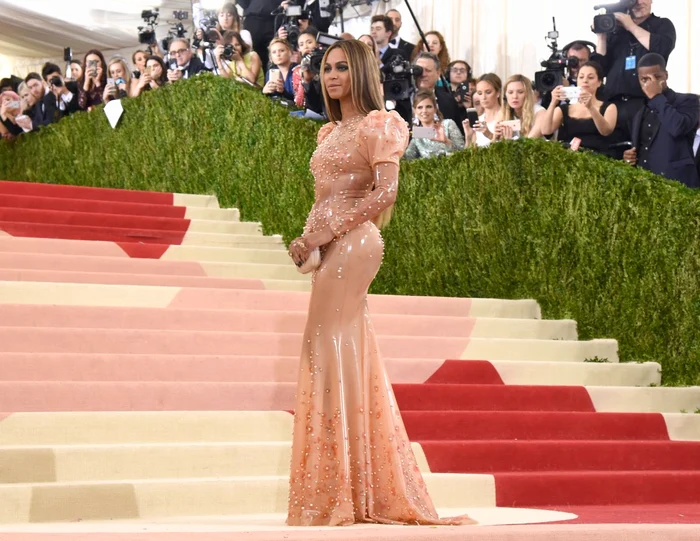 Momentul în care Beyonce și-a făcut apariția la Met Gala