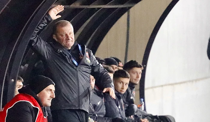 Dorinel Munteanu n-a găsit calea spre victorie în primul meci (FOTO: Sportpictures)