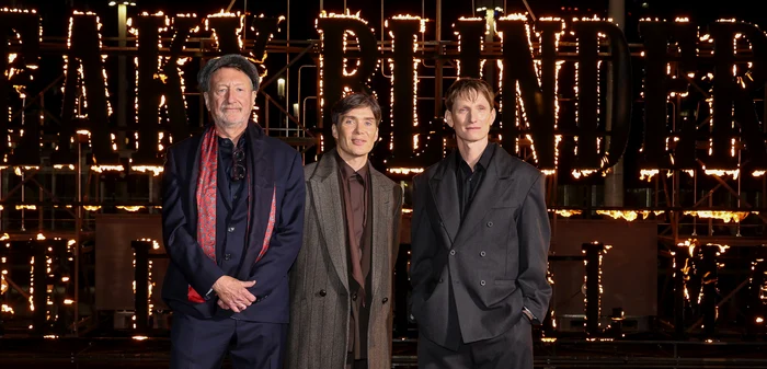 De la stânga la dreapta: Steven Knight, Cillian Murphy, Tom Harper. FOTO: Netflix