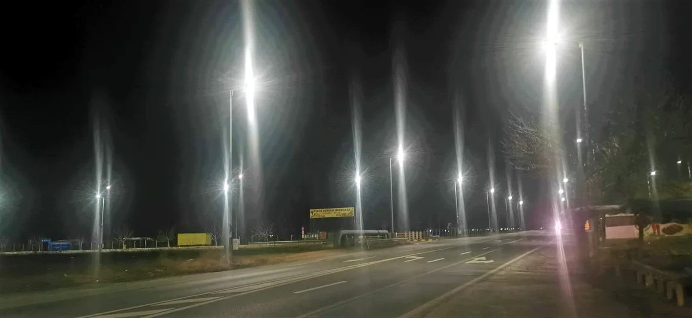 Stâlpi de iluminat cu panouri fotovoltaice FOTO: CJ Galați