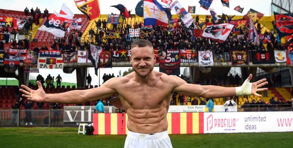 Genoa, formația lui Pușcaș, Drăgușin și Drăguș, a revenit în Serie A. Imagini spectaculoase de la petrecere VIDEO