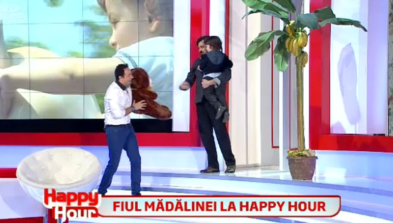 Petru, fiul Mădălinei Manole, a venit la emisiunea lui Măruţă. (Captură Pro TV)
