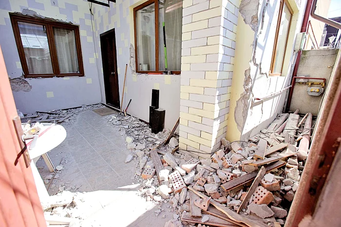 Un maldăr de moloz  s-a strâns după  câteva ore de muncă