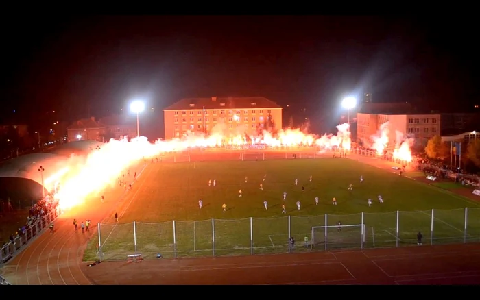 Sincronizarea suporterilor a fost deplină. FOTO: captură video