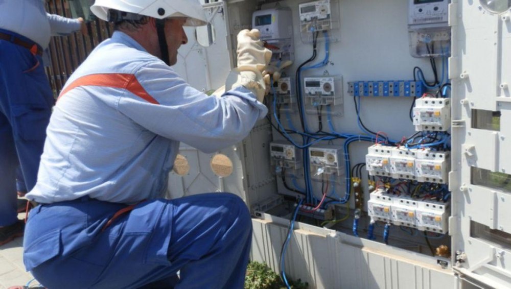 Clienți casnici întâmpină bariere în procesul de racordare la rețelele de distribuție a energiei 