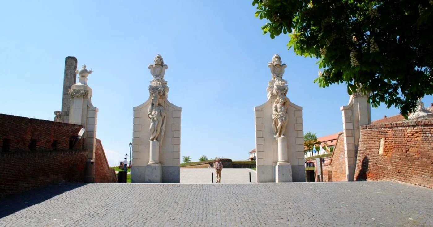 Poarta 2 cetate alba