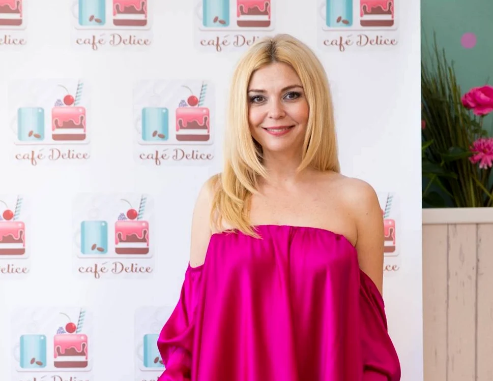 
    Și Elena Merișoreanu a dat iama în prăjiturifoto: Arhiva Personală  