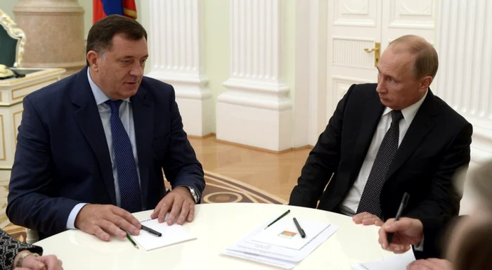 Milorad Dodik (stânga), liderul sârbilor din Bosnia şi Herţegovina, într-una din discuţiile sale la Moscova cu Vladimir Putin FOTO EPA-EFE