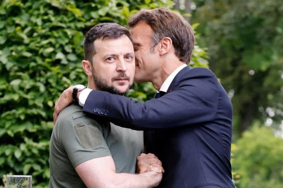 Zelenski şi Macron vor discuta la Paris „nevoile militare şi umanitare urgente" ale Ucrainei