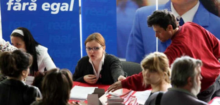 Timişoara: Sute de bănăţeni cu facultate au căzut pradă şomajului