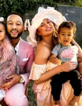 Chrissy Teigen si john Legend jpeg