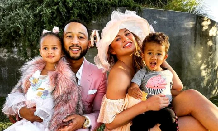 Chrissy Teigen si john Legend jpeg