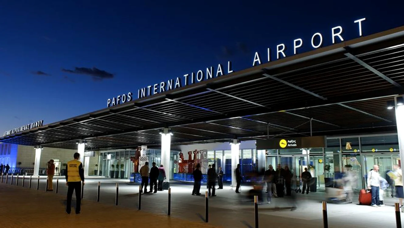 Aeroportul Internațional Paphos a fost evacuat de urgență FOTO waterside.cy