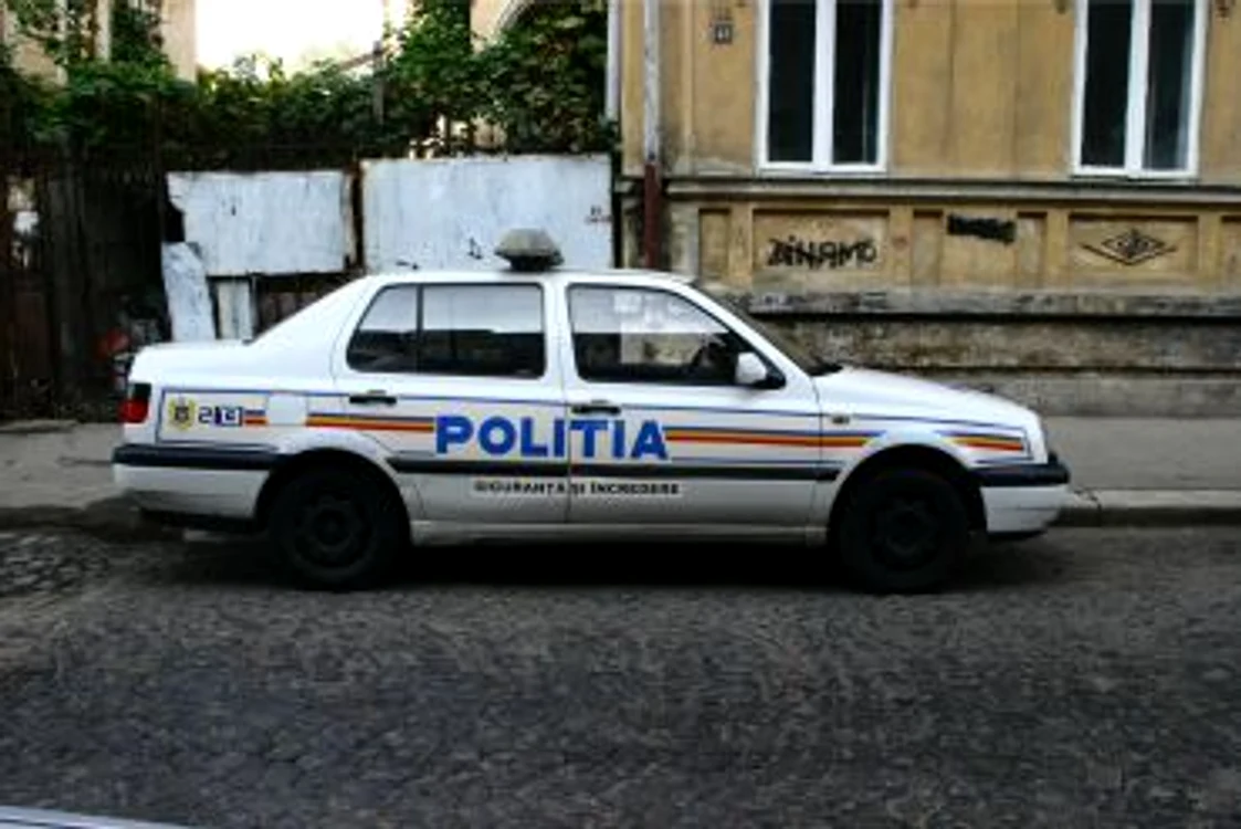 
    Potrivit lui Ciocan, cei trei au evadat rupând grilajul care împrejmuia curtea.  