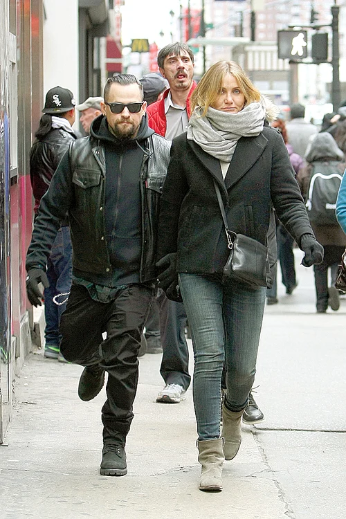 
    Cameron Diaz s-a  măritat cu rockerul   Benji Madden  la 5 ianuarie  