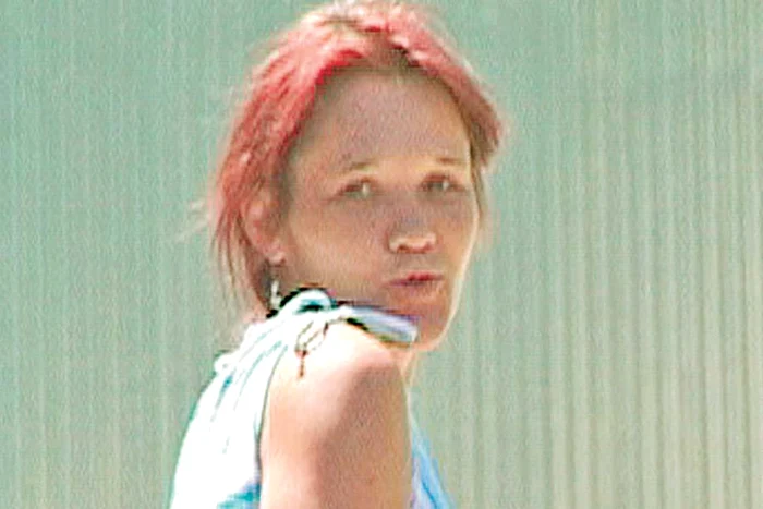 Orbit de gelozie,  Neculai Tirmican (42 de  ani) i-a tăiat bărbăţia  tatălui său cu un cuţit