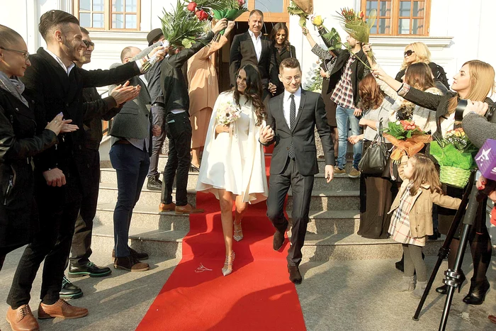 Adi Sînă şi Anca Serea  au dat cu subsemnatul  la starea civilă după  4 ani de relaţie