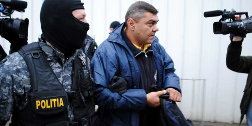 Poliția are mandate de aducere pentru 150 de persoane, printre care și polițiști