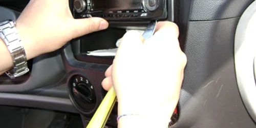 Bacău: Hoţii de maşini îşi fac de cap la sfârşit de vară