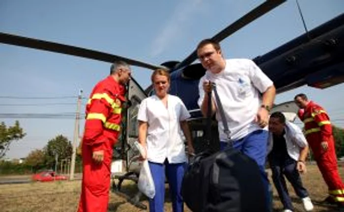 Medicii de la Târgu Mureș au ajuns la Timișoara cu un elicopter