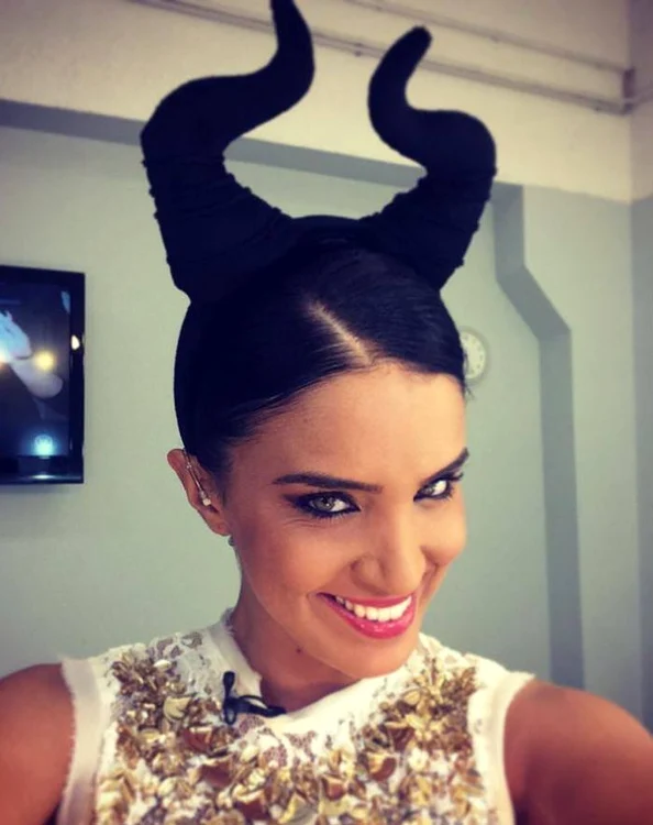 Sebi, soţul Danei Marijuana, a pupat-o pe Adelina doar pe mânăSursă foto:captură Kanal D