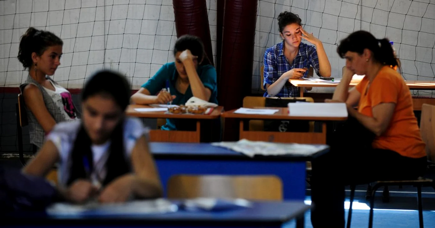 Elevii şi părinţii intră în febra examenelor. FOTOArhivă.