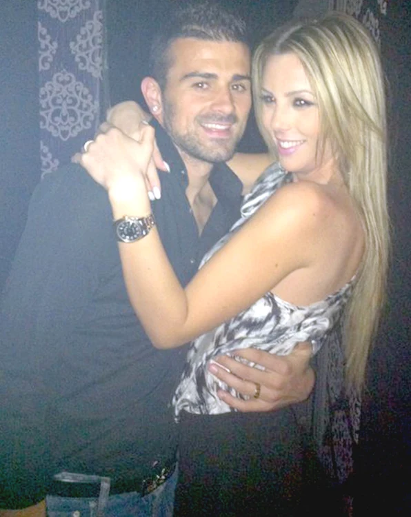 
    Dulce şi Ricardo Cadu  îşi petrec vacanţele  împreună cu Nuno Diogo  şi Catia (foto jos) (foto: arhivă personală)  