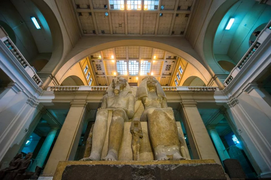 Colosalele statui ale regelui Amenhotep al II-lea şi ale Reginei Tiye din Muzeul Egiptean de Arheologie din Cairo Foto Daciana Stoica - Adevărul