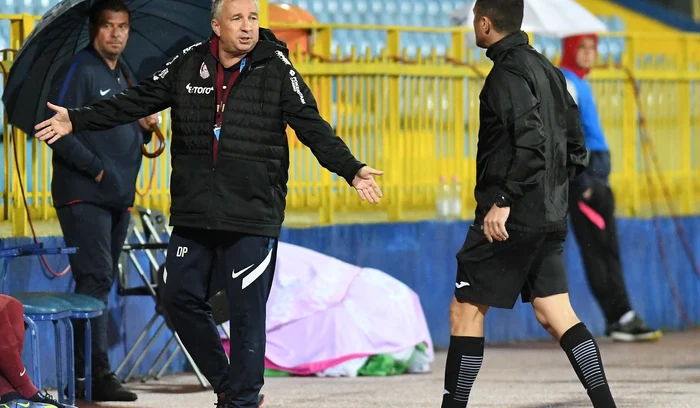 Dan Petrescu este rezervat, în privința meciurilor din Conference League (FOTO: Sportpictures)