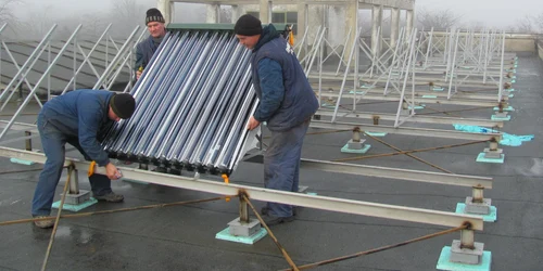 Mureşenii pot primi bani pentru montarea de panouri solare 