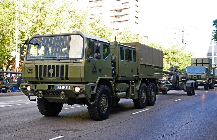 Camionul poate tracta remorci sau piese de artilerie şi la cerere, există posibilitatea de a fi dotat cu blindaj