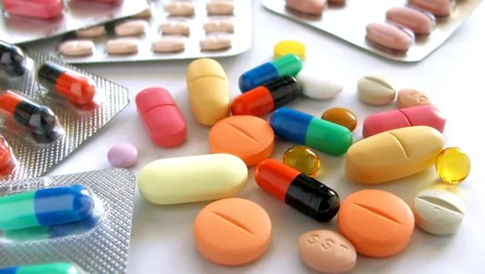 
    Medicamentele care se dizolvă în apă își fac mai greu efectul, dacă sunt consumate întregiclickpentrufemei.ro.  