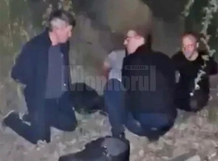 Imagine cu patru români încătușați de forțele de recrutare ucrainene FOTO Monitorul de Suceava