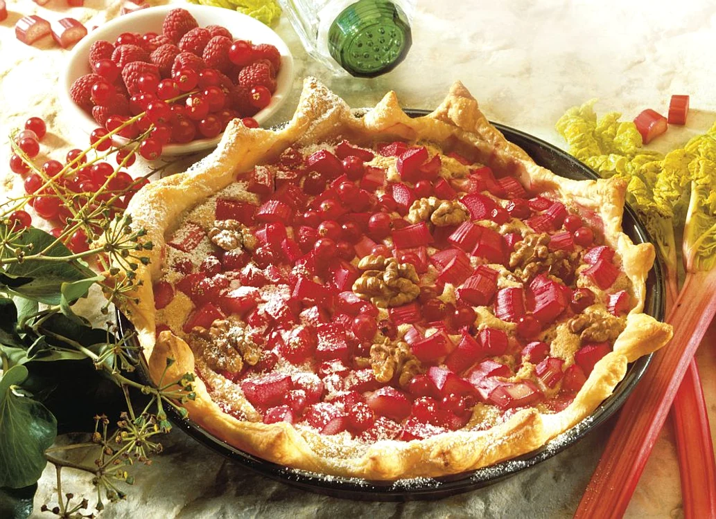 tarta cu rubarba nuci si coacaze jpeg