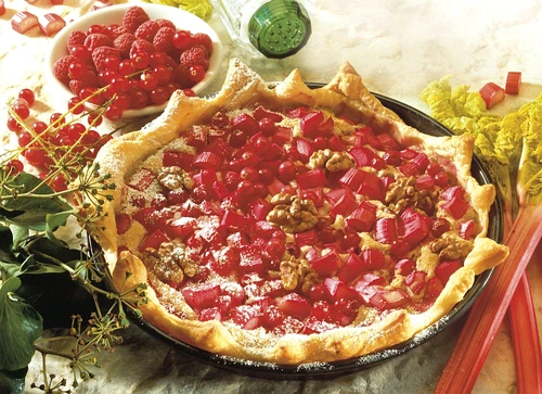 tarta cu rubarba nuci si coacaze jpeg