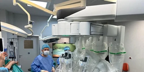 roboți chirurgicali jpg