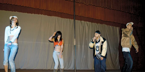 Tot mai mulţi tineri din Hunedoara îşi doresc să devină vedete hip-hop