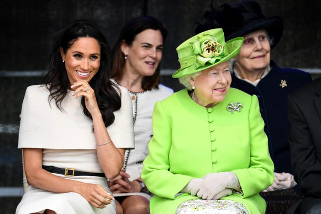 
    Regina Elisabeta a II-a a dorit să o ajute pe Meghan Markle să pună capăt scandalului mediatic creat de tatăl acesteia Foto:GettyImages   