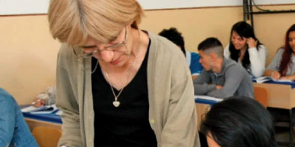 Elevii doresc eliminarea dictării la clasă
