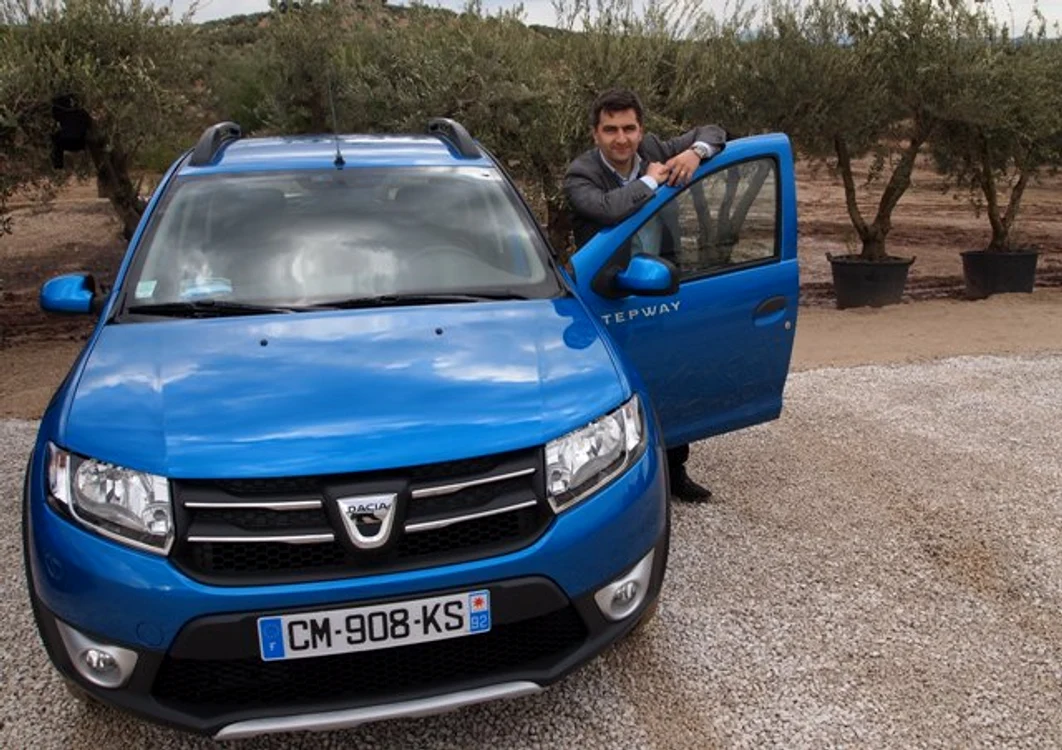 Sandero Stepway vine cu o noua culoare: Bleu Azurite