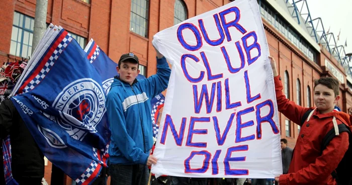Banner afişat de susţinătotori ai lui Glasgow Rangers FOTO Mediafax