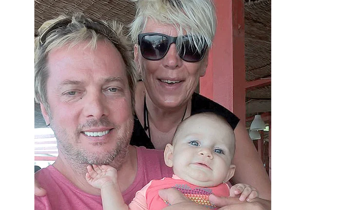 Vali, alături de buna prietenă Silvia Dumitrescu, şi de fiica lui, pe Litoral